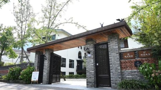 彭州市龍門山鎮寶山村堅持發展集體經濟走共同富裕道路。農行四川分行為寶山村村民沈光富發放農家樂貸款195萬元,支持民宿“半盞山房”提檔升級。 彭州市龍門山鎮寶山村堅持發展集體經濟走共同富裕道路。農行四川分行為寶山村村民沈光富發放農家樂貸款195萬元,支持民宿“半盞山房”提檔升級。
