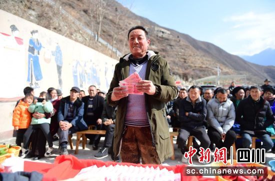 汶川縣灞州鎮大門村壯大集體經濟,村民共享發展紅利。汶川縣委宣傳部供圖 汶川縣灞州鎮大門村壯大集體經濟,村民共享發展紅利。汶川縣委宣傳部供圖