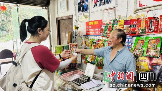 楊永全的山間小店。樂山市沙灣區煙草專賣局(分公司)供圖 楊永全的山間小店。樂山市沙灣區煙草專賣局(分公司)供圖