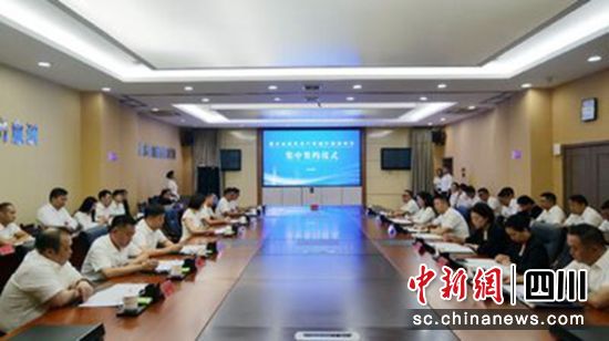 簽約現(xiàn)場。雨城融媒 供圖 簽約現(xiàn)場。雨城融媒 供圖