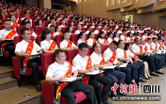 表彰大會現(xiàn)場。寧南縣委宣傳部供圖 表彰大會現(xiàn)場。寧南縣委宣傳部供圖