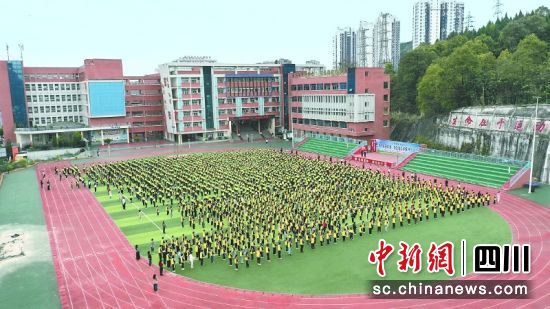 幸福小學(xué)開展課間活動(dòng)(資料圖)。南部縣委宣傳部供圖 幸福小學(xué)開展課間活動(dòng)(資料圖)。南部縣委宣傳部供圖