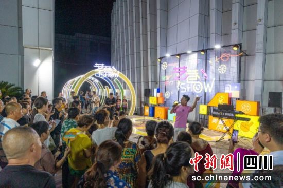 活動現場,人頭攢動。安岳縣委宣傳部 供圖 活動現場,人頭攢動。安岳縣委宣傳部 供圖