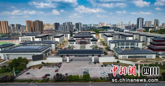 樂至中學玉龍校區全貌。孫小紅 攝 樂至中學玉龍校區全貌。孫小紅 攝