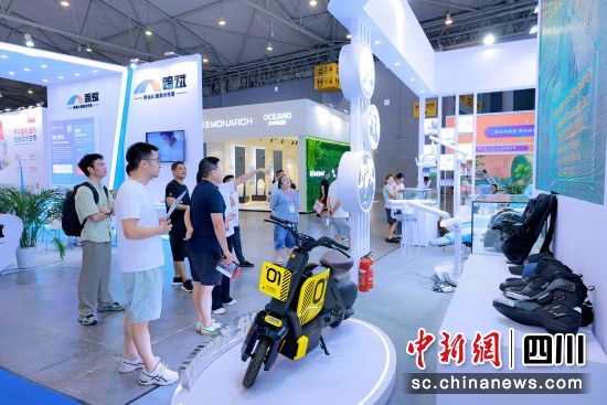 第三屆西部跨境電商博覽會12日在成都開幕,圖為觀眾在現場參觀。 第三屆西部跨境電商博覽會組委會 供圖 第三屆西部跨境電商博覽會12日在成都開幕,圖為觀眾在現場參觀。 第三屆西部跨境電商博覽會組委會 供圖