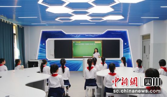 惜字塔小學智慧教室。蔣星 攝 惜字塔小學智慧教室。蔣星 攝