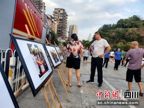 攝影展。姚陽(yáng) 攝 攝影展。姚陽(yáng) 攝