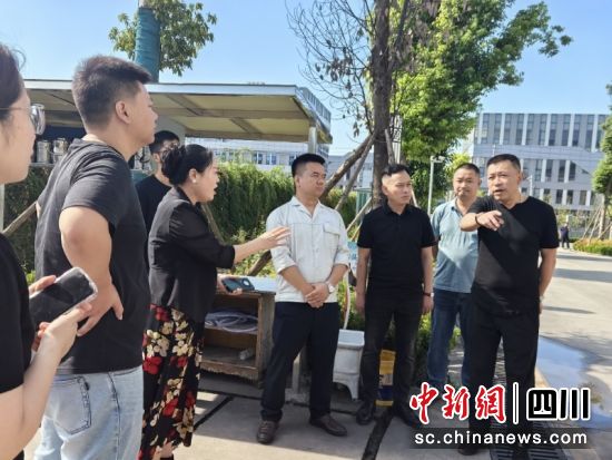 簡陽市相關部門聯動,為天虎工具新廠區增設公交站點。簡陽融媒體中心 供圖 簡陽市相關部門聯動,為天虎工具新廠區增設公交站點。簡陽融媒體中心 供圖