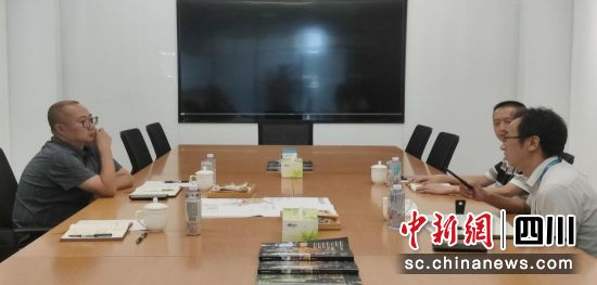 座談交流。邛崍市委統(tǒng)戰(zhàn)部 供圖 座談交流。邛崍市委統(tǒng)戰(zhàn)部 供圖