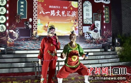 “非遺”節(jié)目展演。雨城融媒 供圖 “非遺”節(jié)目展演。雨城融媒 供圖