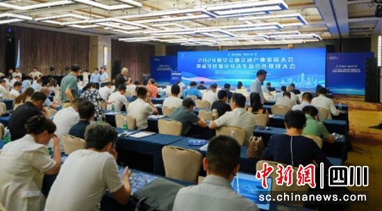 2024年低空立體交通產(chǎn)業(yè)發(fā)展大會(huì)暨成華區(qū)低空經(jīng)濟(jì)生態(tài)合作伙伴大會(huì)現(xiàn)場(chǎng)。龍功 攝 2024年低空立體交通產(chǎn)業(yè)發(fā)展大會(huì)暨成華區(qū)低空經(jīng)濟(jì)生態(tài)合作伙伴大會(huì)現(xiàn)場(chǎng)。龍功 攝