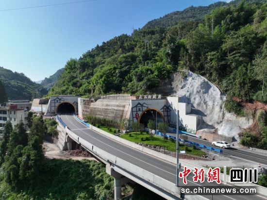省道104坪石至回龍段改建工程全線貫通。中鐵八局 供圖 省道104坪石至回龍段改建工程全線貫通。中鐵八局 供圖