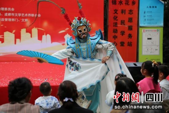 活動(dòng)現(xiàn)場(chǎng)。成都市文學(xué)藝術(shù)界聯(lián)合會(huì) 供圖 活動(dòng)現(xiàn)場(chǎng)。成都市文學(xué)藝術(shù)界聯(lián)合會(huì) 供圖