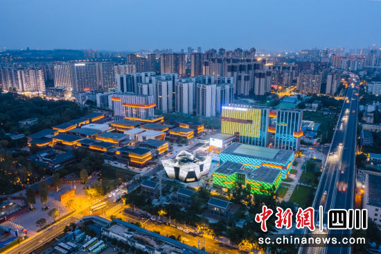 成都天府國際動漫城29日晚舉行開街儀式。 成都天府國際動漫城供圖 成都天府國際動漫城29日晚舉行開街儀式。 成都天府國際動漫城供圖