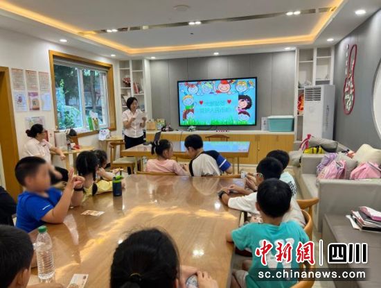 反假貨幣小課堂現場。華夏銀行成都分行 供圖 反假貨幣小課堂現場。華夏銀行成都分行 供圖