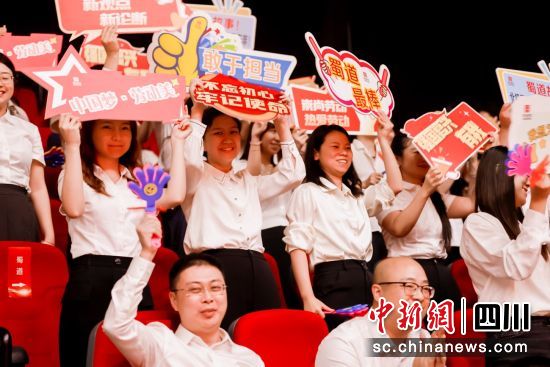 活動(dòng)現(xiàn)場(chǎng)。四川省總工會(huì)供圖 活動(dòng)現(xiàn)場(chǎng)。四川省總工會(huì)供圖