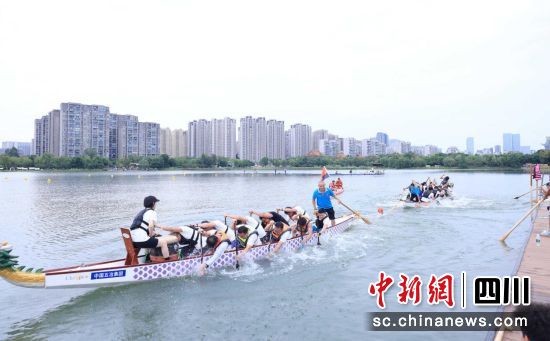 成都市民運(yùn)動(dòng)過(guò)國(guó)慶。 成都市體育局供圖 成都市民運(yùn)動(dòng)過(guò)國(guó)慶。 成都市體育局供圖