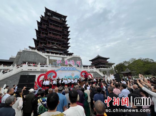 百姓大舞臺(tái)“江月清暉 國潮游園會(huì)”2024南充市群眾文化活動(dòng)現(xiàn)場, 楊曉江 攝 百姓大舞臺(tái)“江月清暉 國潮游園會(huì)”2024南充市群眾文化活動(dòng)現(xiàn)場, 楊曉江 攝