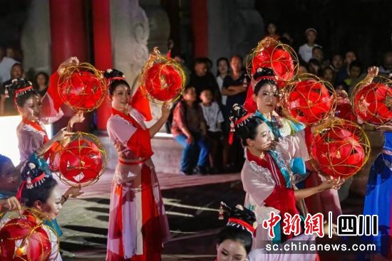 茶馬古城甘露坊巡游活動。雅安市文化廣播電視體育和旅游局 供圖 茶馬古城甘露坊巡游活動。雅安市文化廣播電視體育和旅游局 供圖