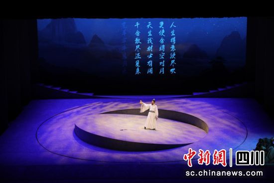 《將進酒》原創(chuàng)音樂劇。 江油市委宣傳部供圖 《將進酒》原創(chuàng)音樂劇。 江油市委宣傳部供圖