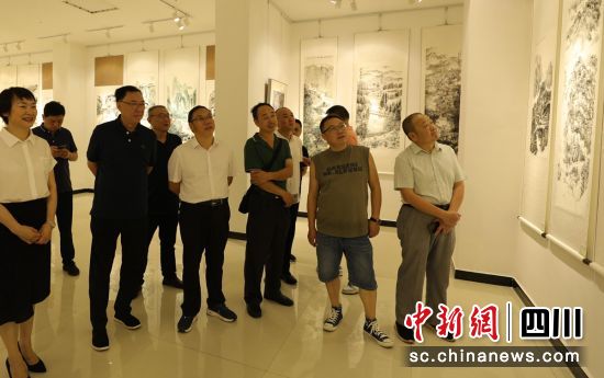 參觀現場。沿灘融媒 供圖 參觀現場。沿灘融媒 供圖