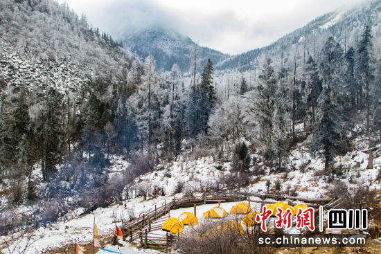 三奧雪山大本營。黑水縣委宣傳部供圖 三奧雪山大本營。黑水縣委宣傳部供圖