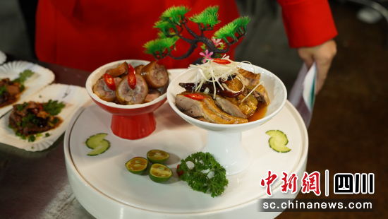 江安燒臘。江安縣融媒體中心供圖 江安燒臘。江安縣融媒體中心供圖