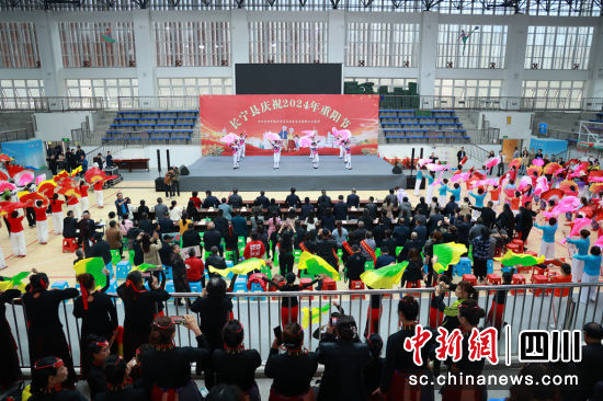 長寧縣舉行慶祝“重陽節”活動。長寧縣融媒體中心供圖 長寧縣舉行慶祝“重陽節”活動。長寧縣融媒體中心供圖