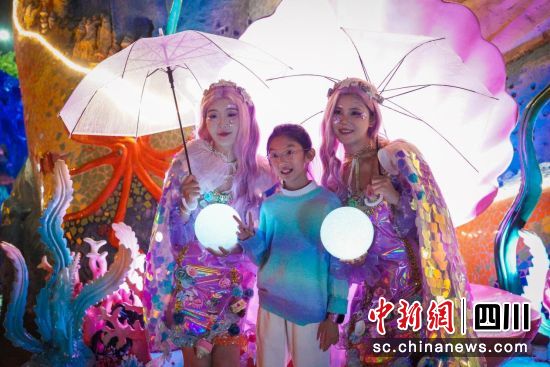 綿陽(yáng)方特山海奇幻夜開(kāi)幕。 綿陽(yáng)方特供圖 綿陽(yáng)方特山海奇幻夜開(kāi)幕。 綿陽(yáng)方特供圖