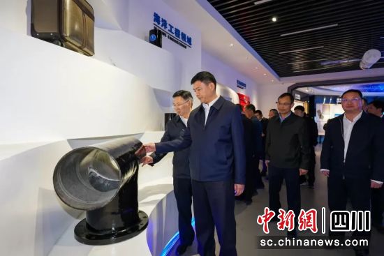 實地考察。張東 攝 實地考察。張東 攝