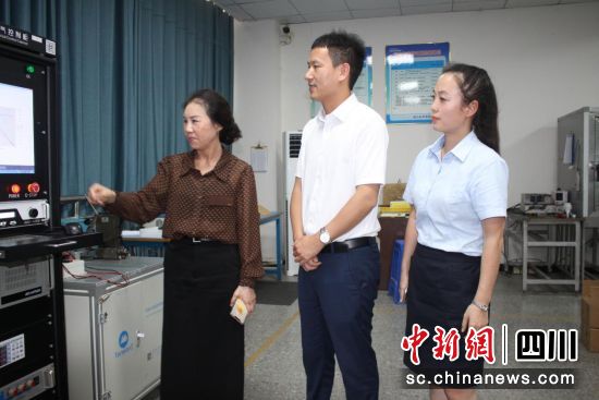 郵儲銀行達州市渠縣支行工作人員深入“專精特新”企業。郵儲銀行達州市渠縣支行供圖 郵儲銀行達州市渠縣支行工作人員深入“專精特新”企業。郵儲銀行達州市渠縣支行供圖