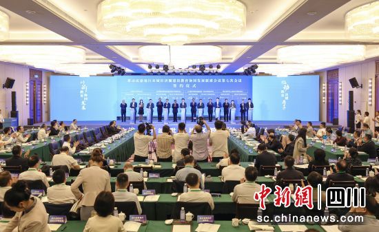 簽約儀式現場。曾誠 攝 簽約儀式現場。曾誠 攝