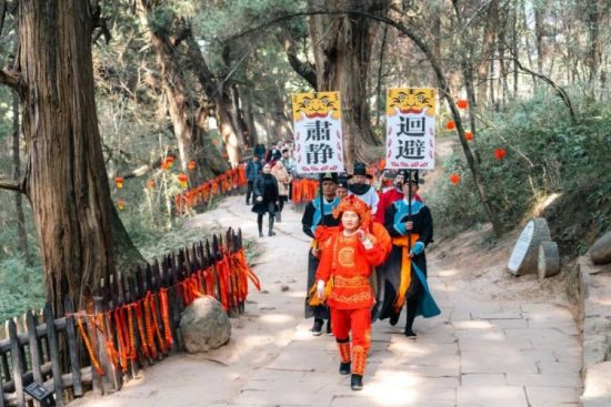 《點樹交印》情景劇。劍門關景區(qū)供圖 《點樹交印》情景劇。劍門關景區(qū)供圖
