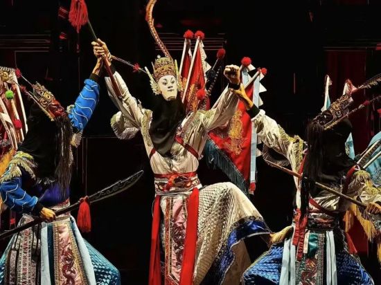 安順地戲。劍門關景區(qū)供圖 安順地戲。劍門關景區(qū)供圖