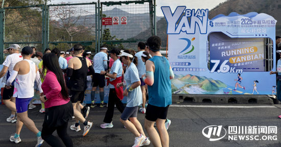 比賽途中的暖心補給站 比賽途中的暖心補給站