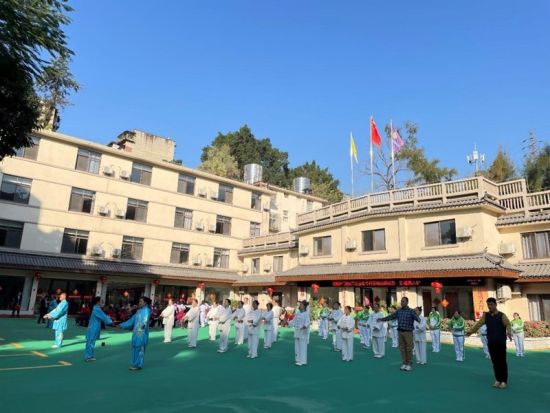 豐富的文娛活動 豐富的文娛活動